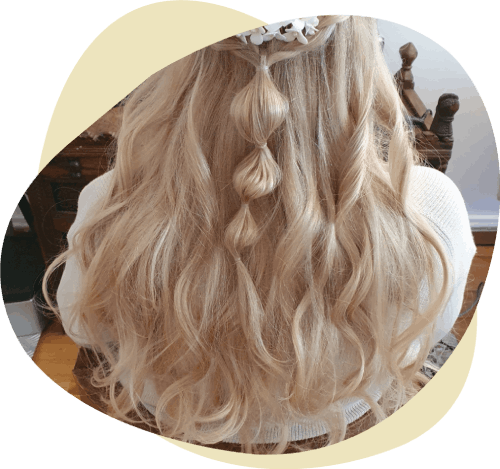 Cheveux longs et ondulés blonds